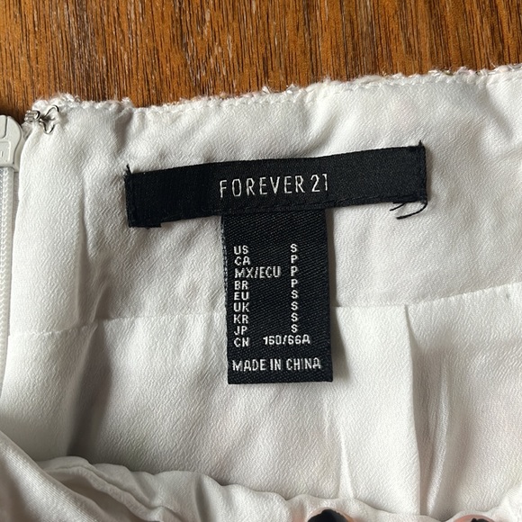 Mini skirt from Forever 21. - Picture 4 of 4